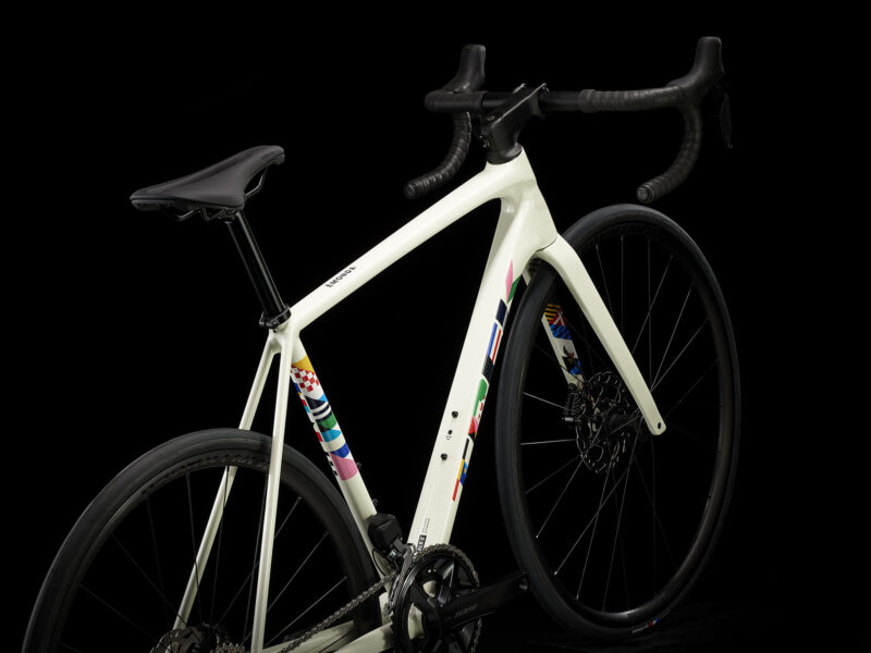 2023 trek emonda ALR aluminum road bike with shaped tubes that look like carbon