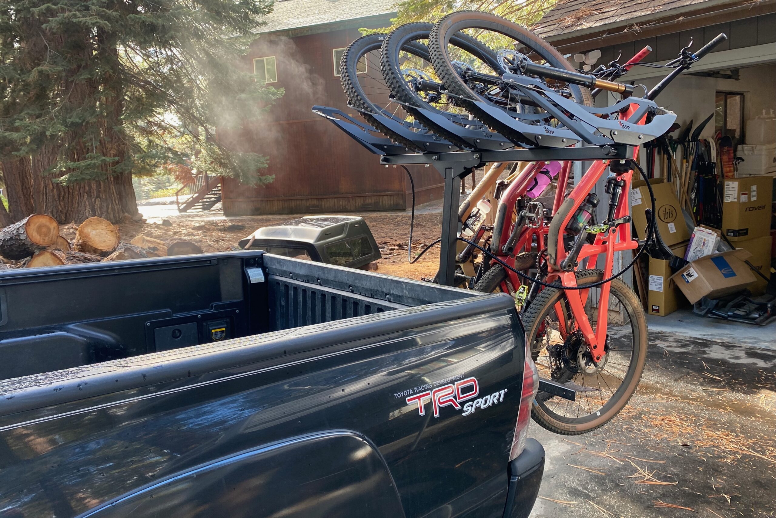The 1Up Recon 5 loaded with 3 mountain bikes