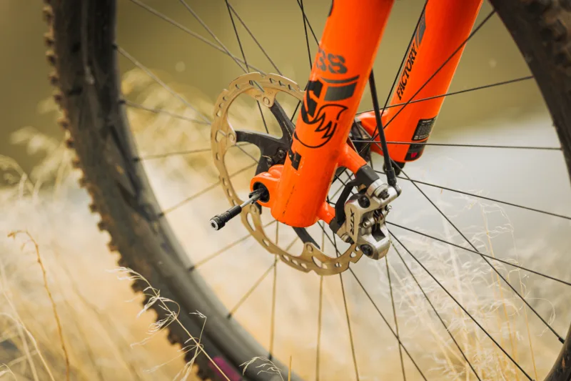 Robert Axle Project Introduces the Axle Plug: An 8g Tubeless Plugger Tool for RAP & Chris King Axles