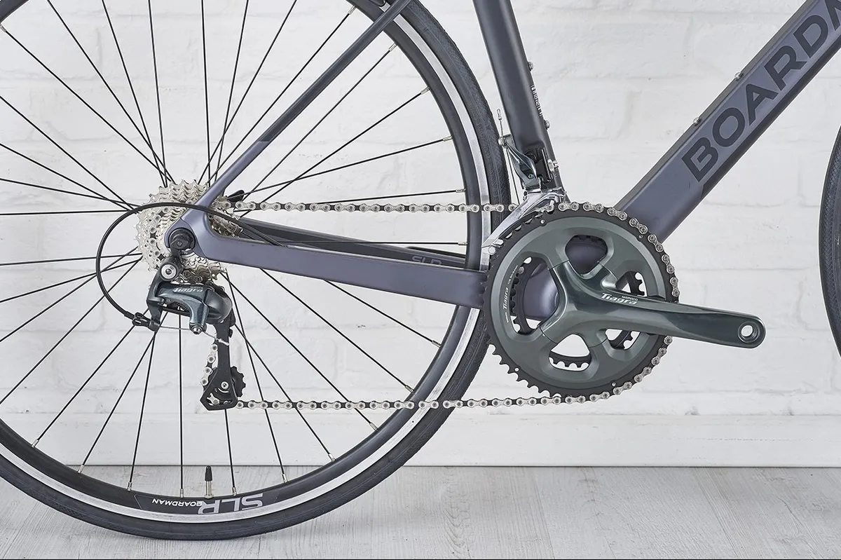 Boardman SLR8.9c 02 Shimano Tiagra drivetrain on the Boardman SLR 8.9 carbon road bike
