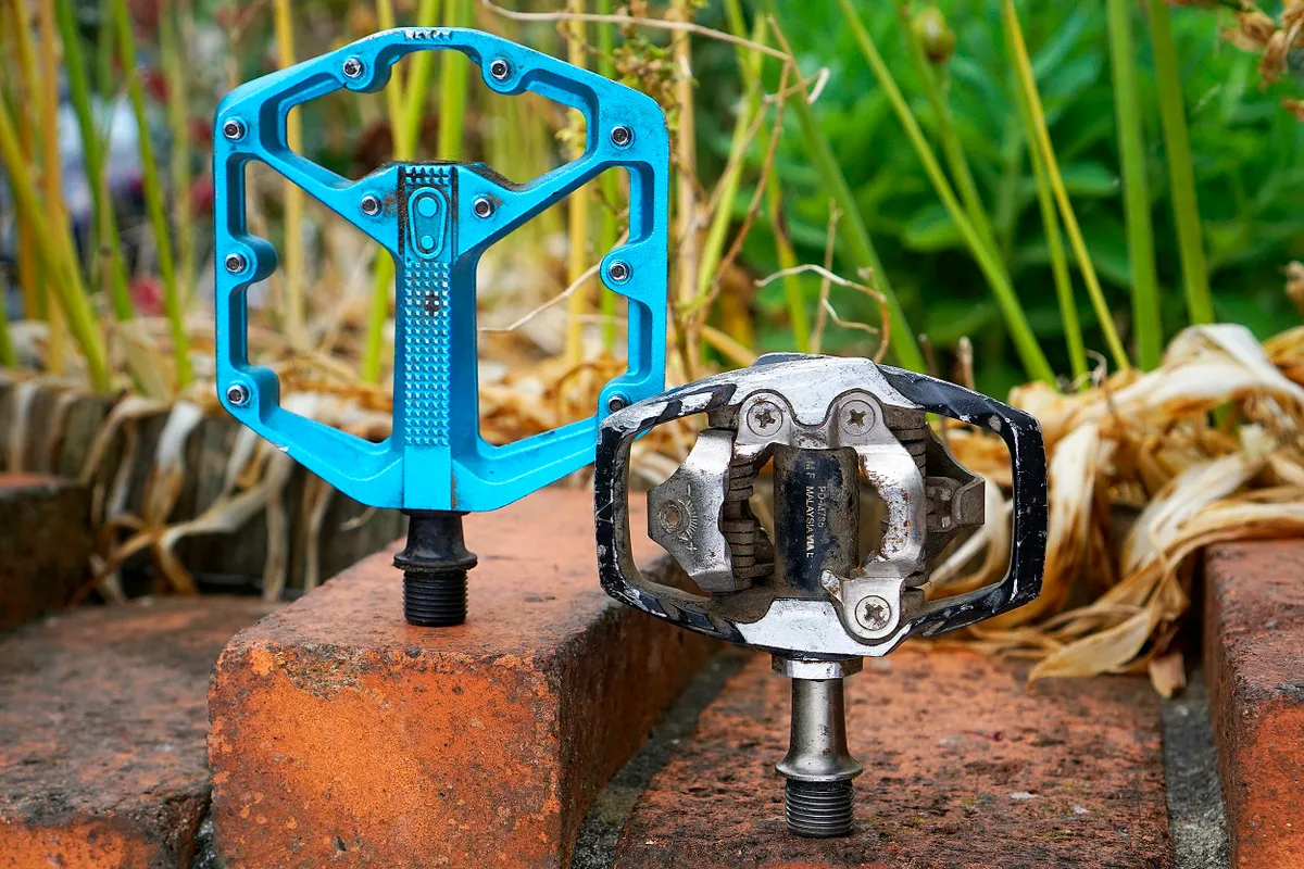 Flat vs clipless pedals Flat vs clipless pedals