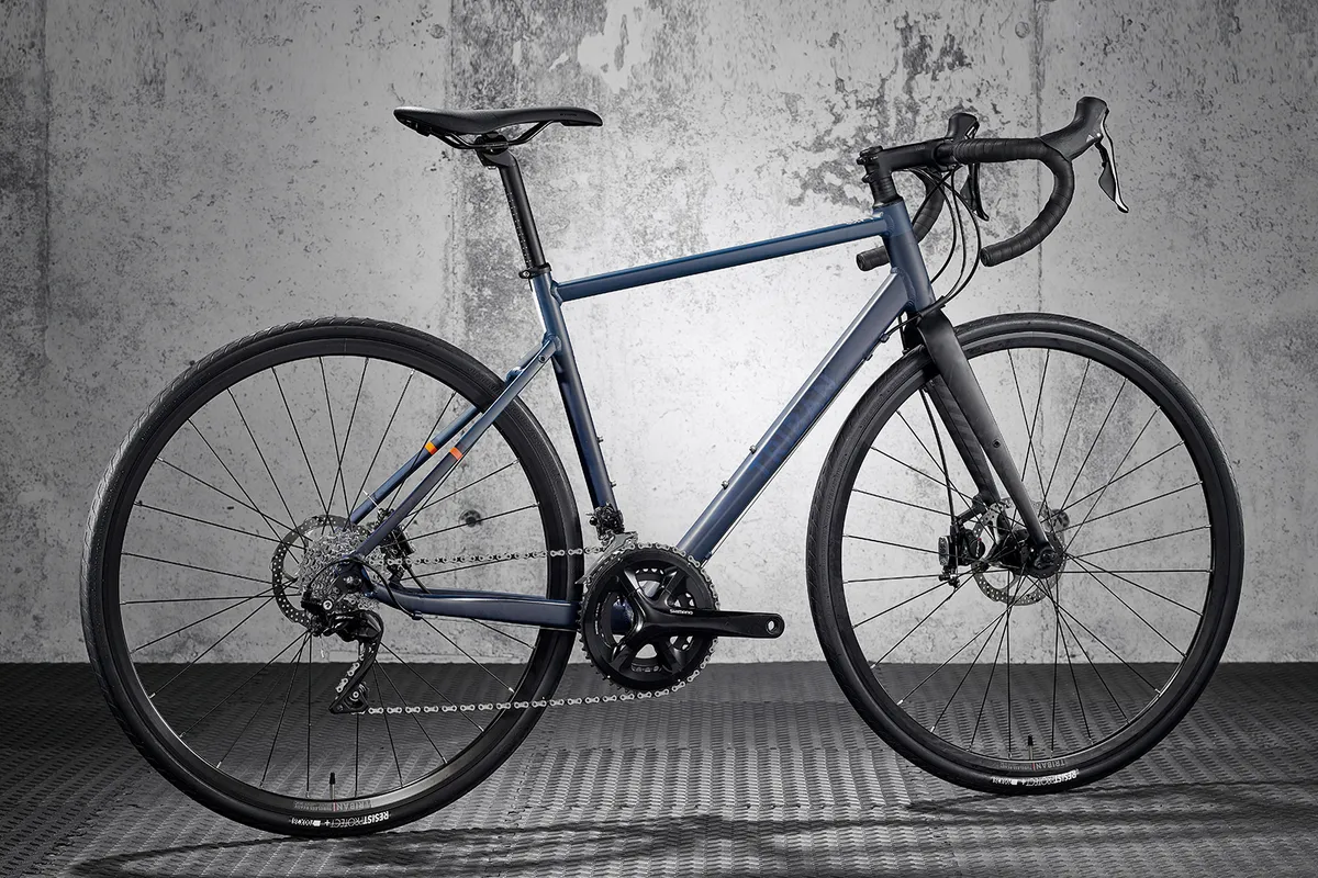 Pack shot of the Triban RC520 Disc road bike