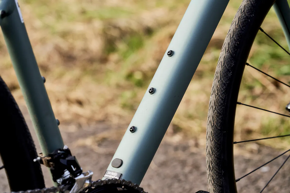 Downtube of the Cannondale Synapse 1 road bike