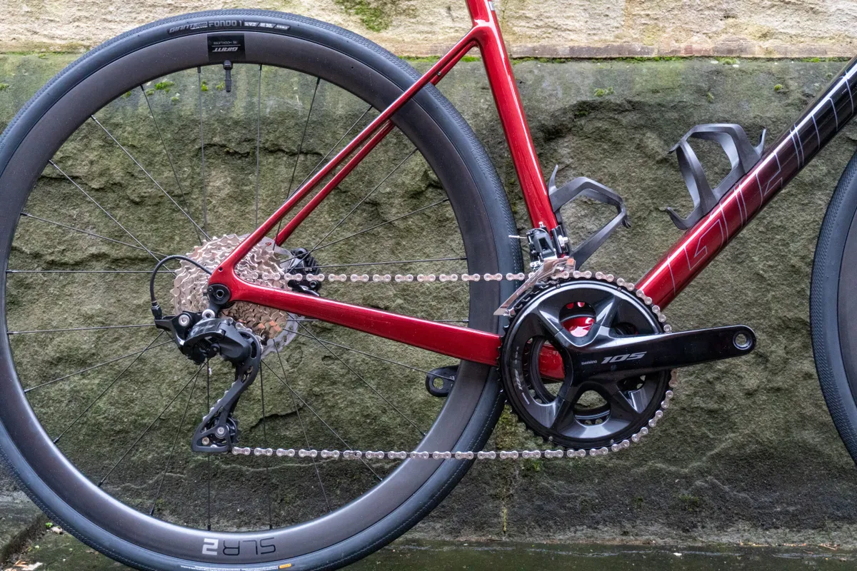 Shimano 105 R7100 12-speed mechanical on Giant Defy Advanced Pro 2