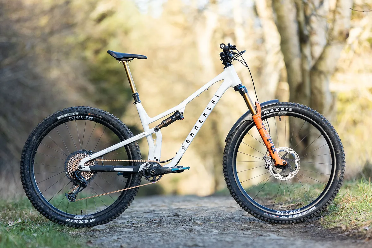 pack shot of the Commencal T.E.M.P.O. LTD full suspension trail mountain bike