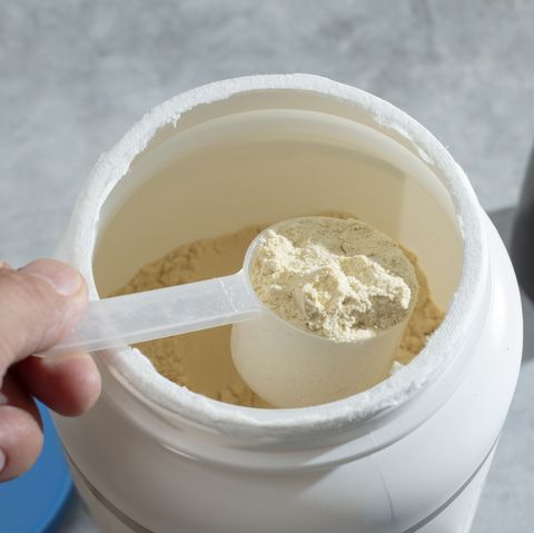 hand scoops protein powder